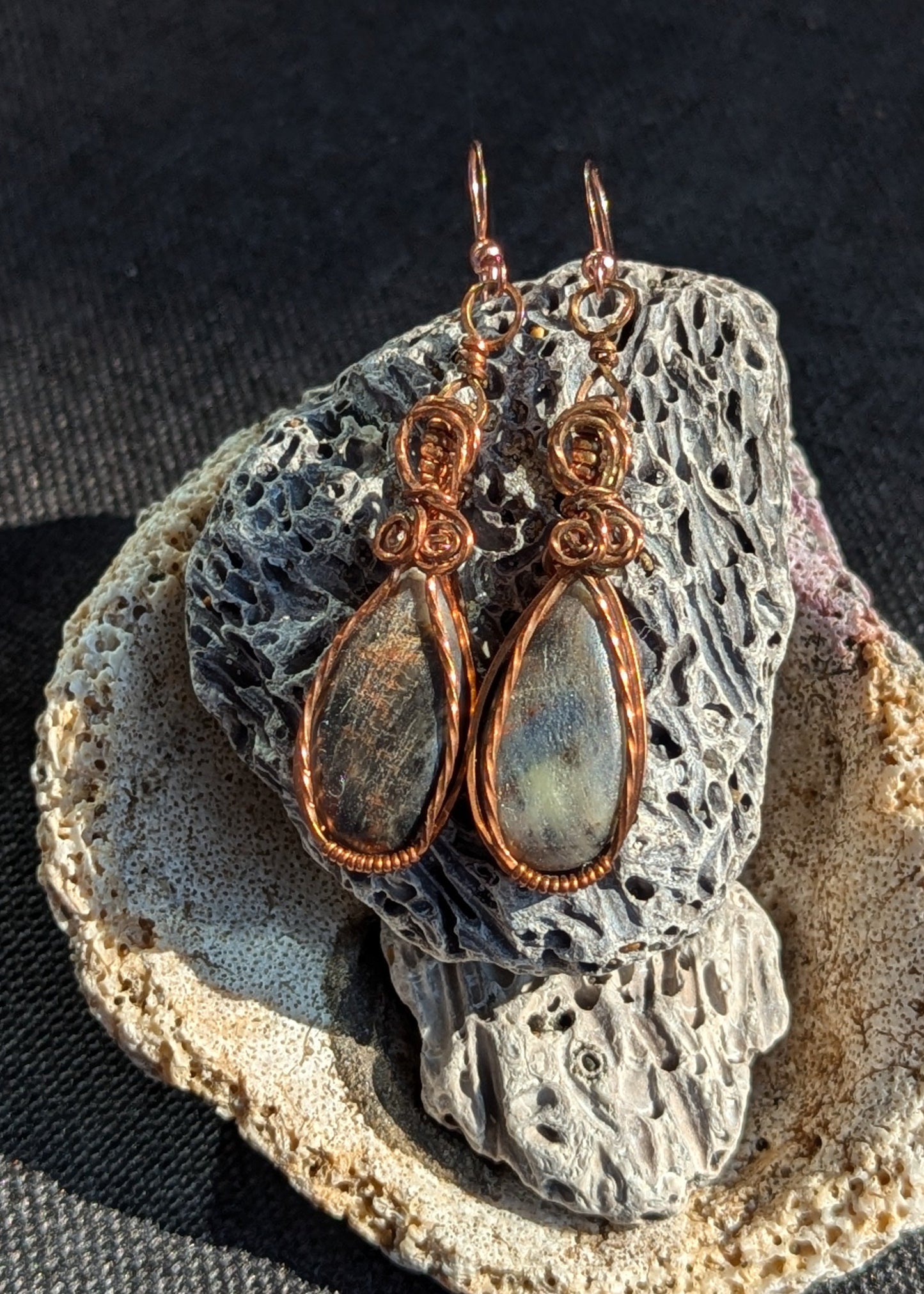 Sapphire corundum copper earrings